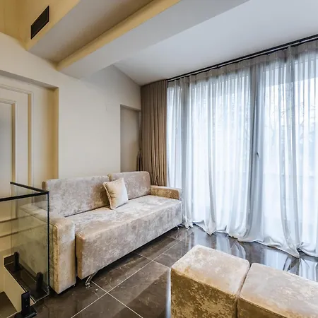 Miracle No 8 Duplex By Pikhost טיראנה